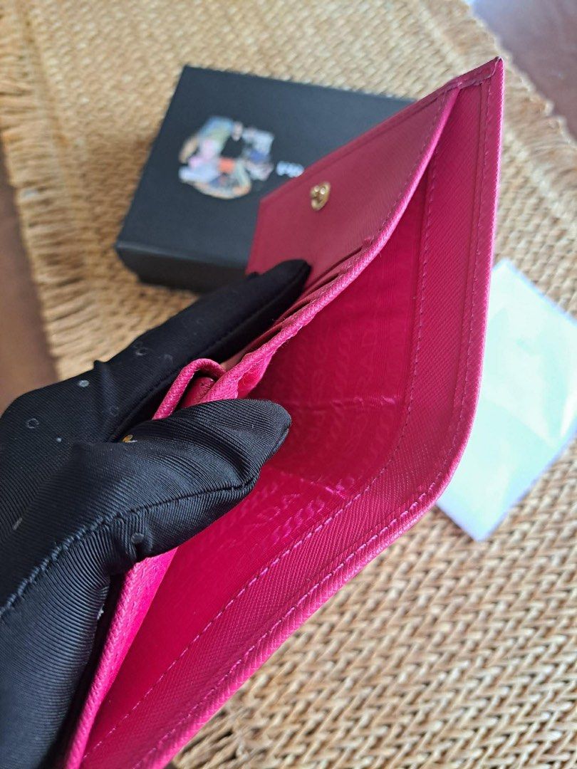 📍Pink Prada (Category: Luxury Bags & Wallets) located in Manila. Submitted by luxxevintage_reg (Listing ID 1427813534, Image 2). Description: with minor issue bought in SG .