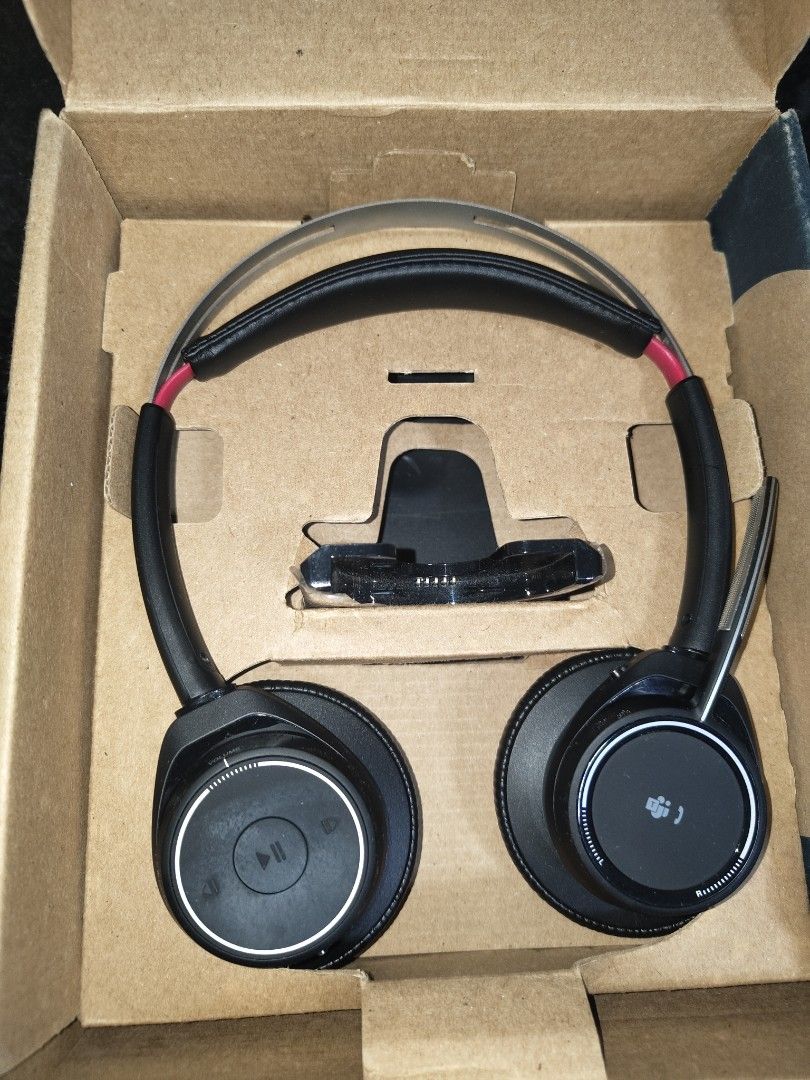 Poly Voyager Focus UC  Headset417880440256614402