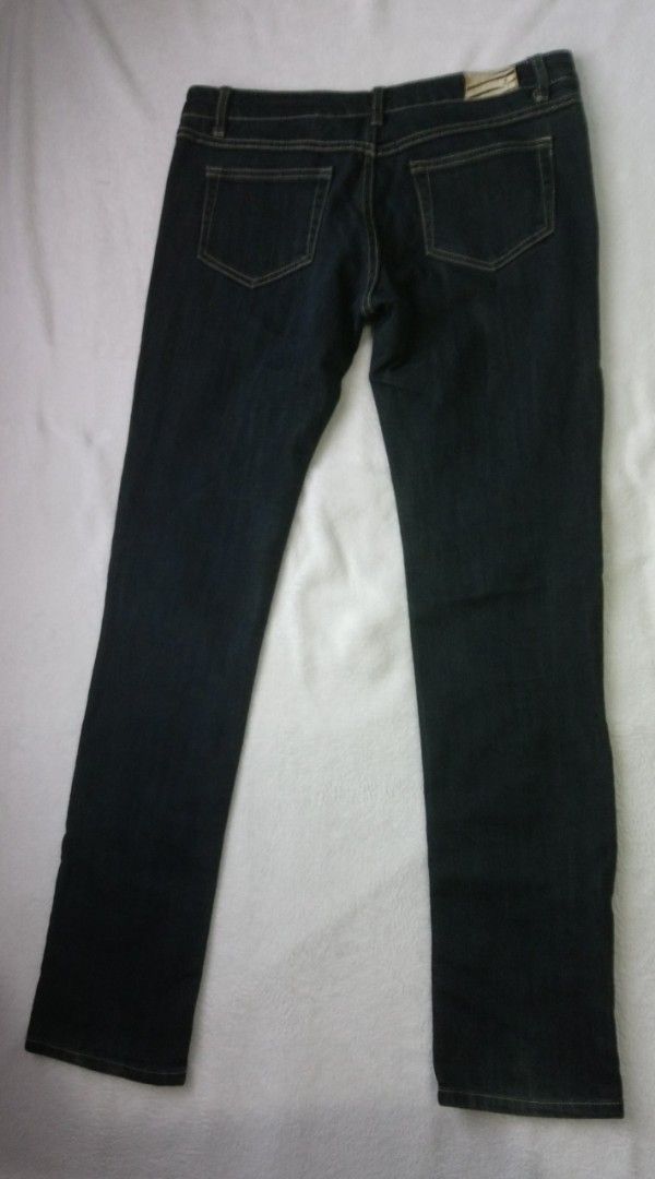 Rei Risee Dark Wash Jeans (Category: Jeans) located in Bacolod City. Submitted by normiepan101 (Listing ID 1427848071, Image 2). Description: Never used. Had this since HS Still in great condition Unique button (pic 4) Size: 38-04 sa tag but fits 30-31 Rfs: not my style, need to declutter PM for inquiries or more infos MOP: Gcash or PayPal Open for meetups sa bacolod or talisay city negros occidental.
