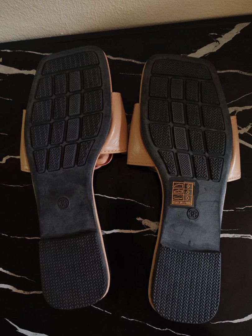 Rose Flower Sandals - Size 38 (Category: Flats & Sandals) located in Manila. Submitted by decluttermommma (Listing ID 1427829671, Image 3). Description: super nice rfs na wrong size angono Rizal location can do lbc or lalamove shipping .