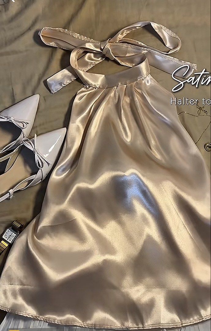 Satin Cowl Neck Halter Top (Category: Sleeveless) located in San Pedro. Submitted by a_styles (Listing ID 1427781369, Image 2). Description: ⭐️ Never Worn ⭐️ freesize (check size chart) ⭐️ No when worn pics 📍Pacita, San Pedro, Laguna MOP💰: GCASH/Maya/SeaBank/BPI MOD🚚: Lalamove/JNT .