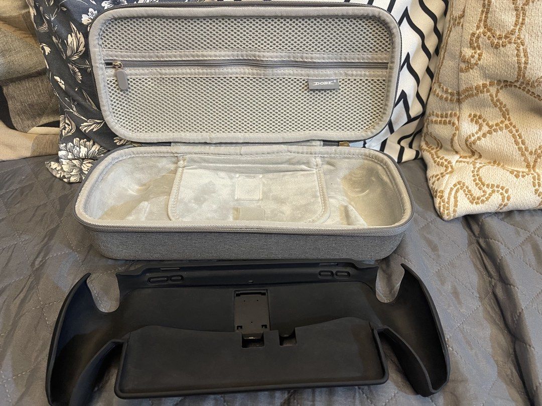 Sony PlayStation Portal (Category: Controllers) located in Manila. Submitted by gbm.collections (Listing ID 1427882457, Image 2). Description: Inclusions: Dobe carrying case Tempered Glass Case.