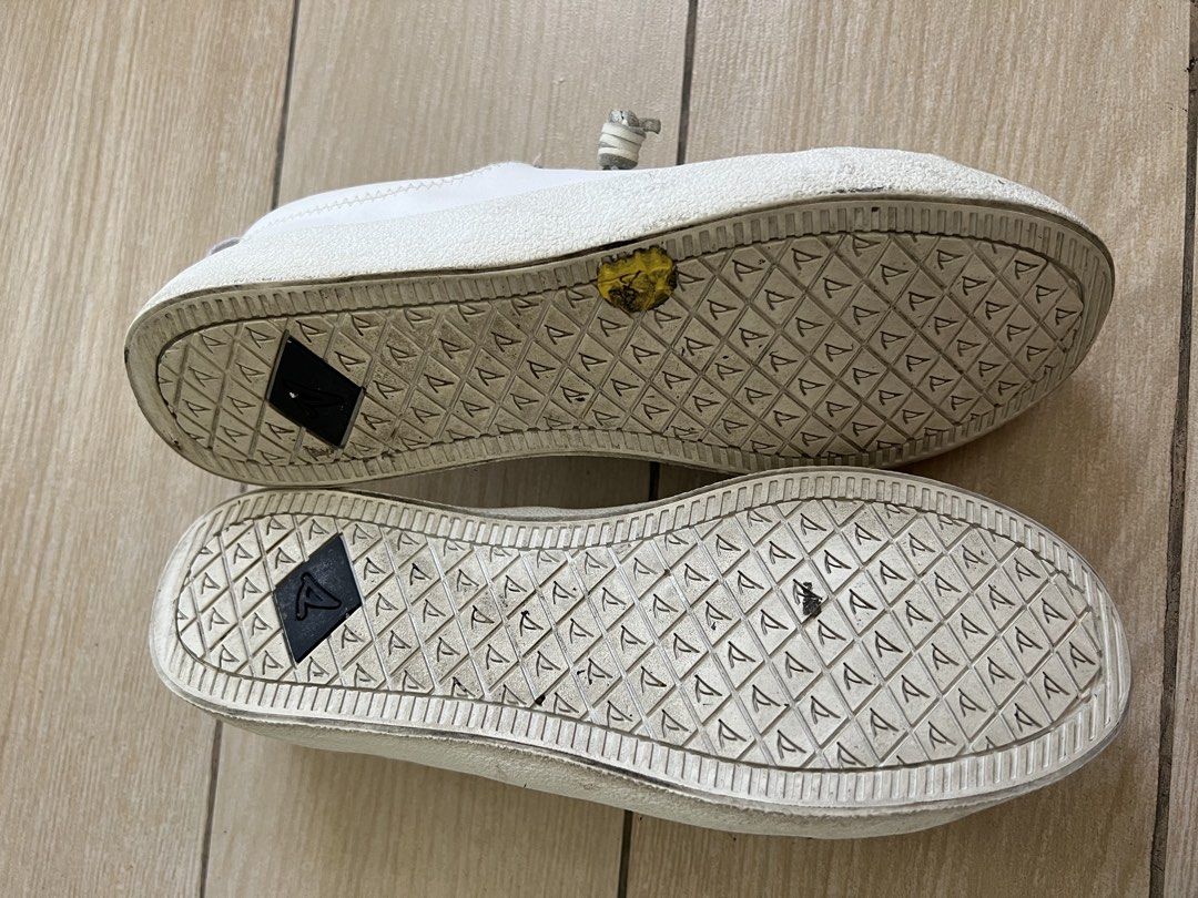 Sperry Crest Vibe Leather Shoes White (Category: Sneakers) located in Muntinlupa City. Submitted by __skye (Listing ID 1427899171, Image 3). Description: ✅Lightly Used ✅ Rfs: Doesn't fit anymore #Sperry.