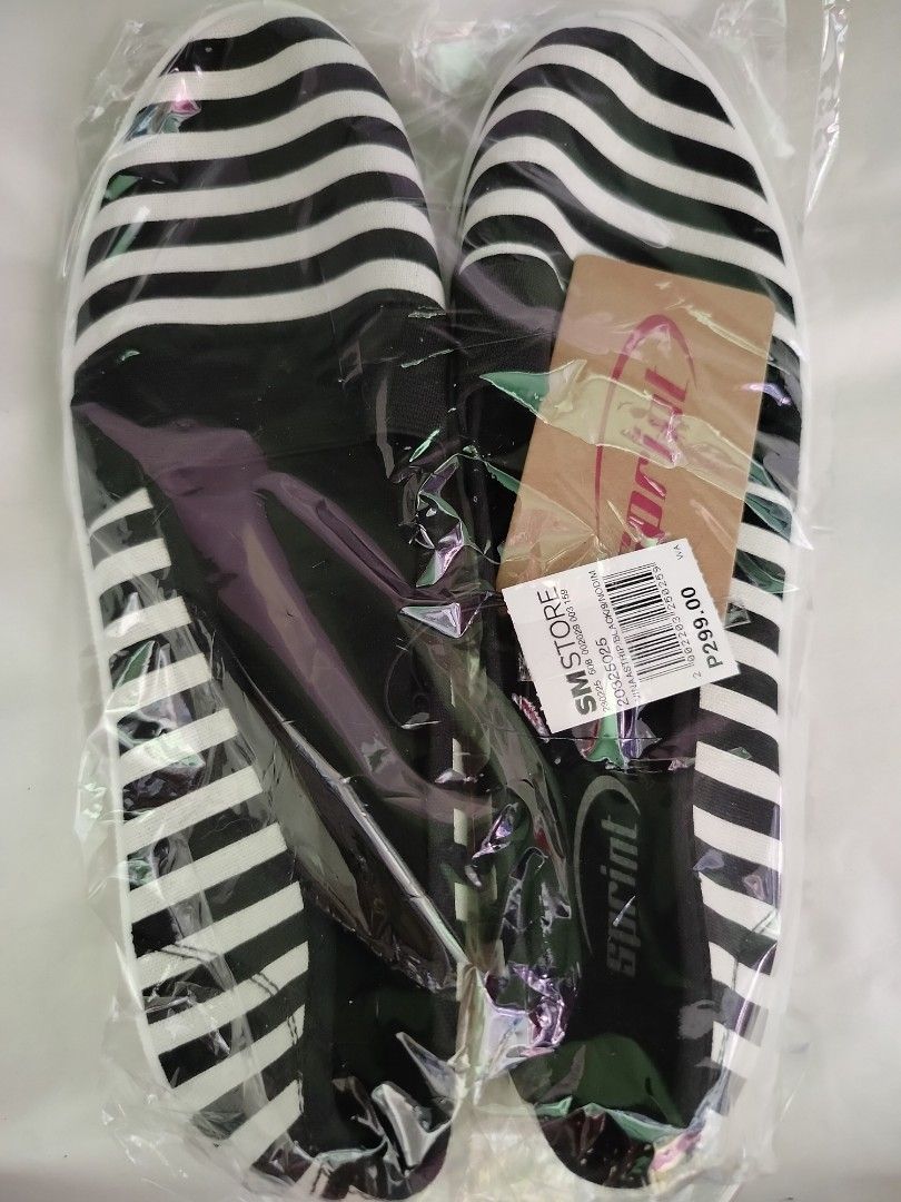 Sprint Shoes - Black and White (Category: Slippers and slides) located in Pasay City. Submitted by secondhandshop3 (Listing ID 1427809051, Image 1). Description: Brand New From 299 to 199.