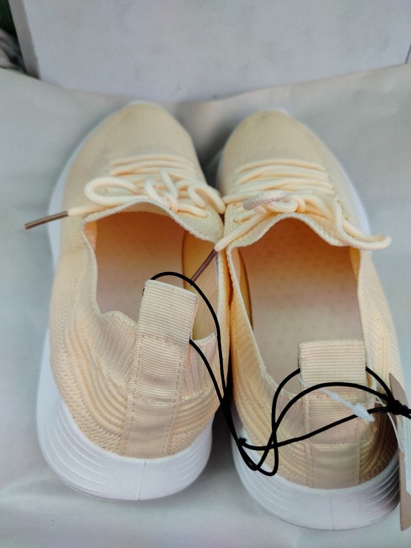 Sprint Sneakers - Peach (Category: Sneakers) located in Pasay City. Submitted by secondhandshop3 (Listing ID 1427807747, Image 2). Description: Brand New SM Store From 999 to 599.