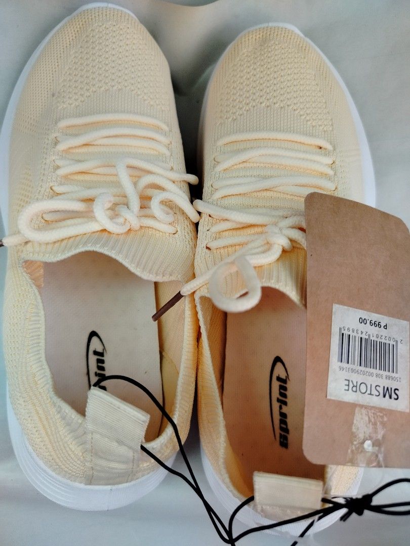 Sprint Sneakers - Peach (Category: Sneakers) located in Pasay City. Submitted by secondhandshop3 (Listing ID 1427807747, Image 1). Description: Brand New SM Store From 999 to 599.