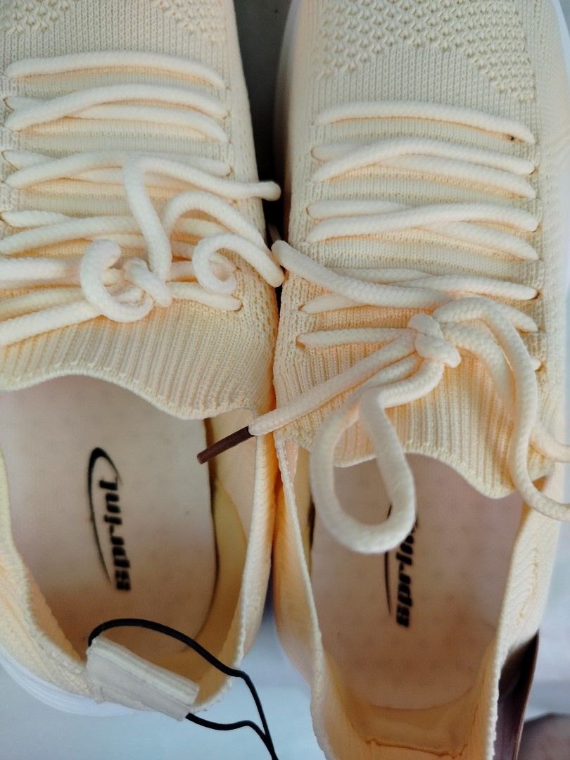 Sprint Sneakers - Peach (Category: Sneakers) located in Pasay City. Submitted by secondhandshop3 (Listing ID 1427807747, Image 3). Description: Brand New SM Store From 999 to 599.