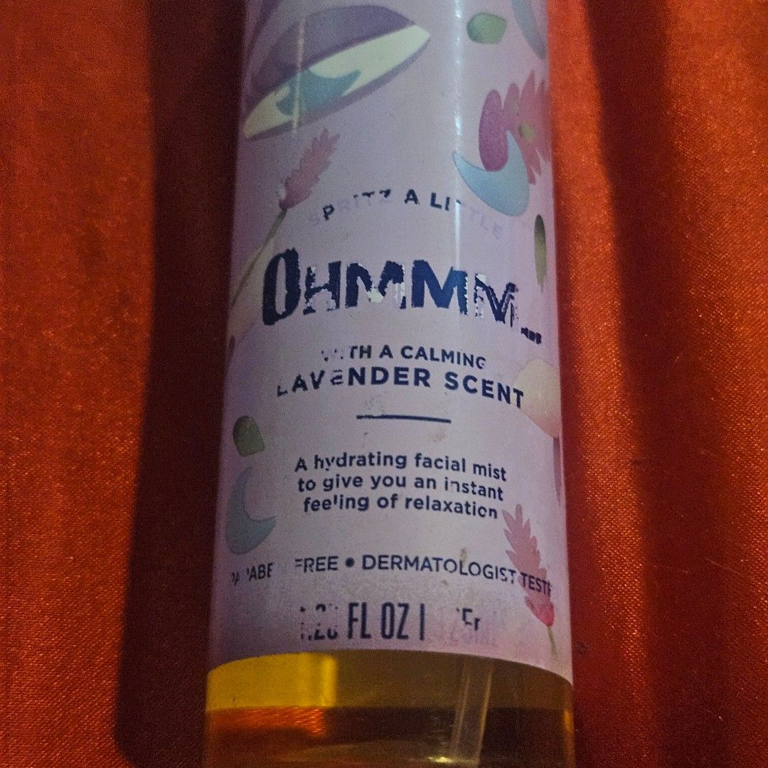 St. Ives Face Mist - Lavender Scent (Category: Face Care) located in Manila. Submitted by smartluxeph (Listing ID 1427888451, Image 2). Description: 💜 St. Ives Face Mist – Oatmeal + Lavender (Ohmmm 🌿) ✨ Brand new (sealed) ✨ Calming lavender scent – instant relax mode 😌 ✨ Hydrating facial mist for refreshed, dewy skin ✨ Perfect for on-the-go spritz / before bed 💡 Use as: toner boost • makeup refresher • mid-day pick-me-up 💸 LP: ₱180 (retails 
