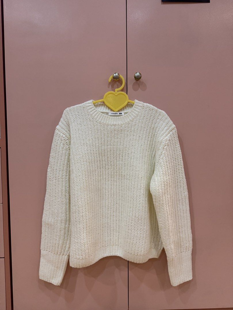 Stradivarius Oversized Knit Sweater (XS) (Category: Coats, Jackets and Outerwear) located in Bacolod City. Submitted by kimsob (Listing ID 1427846796, Image 1). Description: RFS: Decluttering Free SF (Ships from Bacolod via J&T).