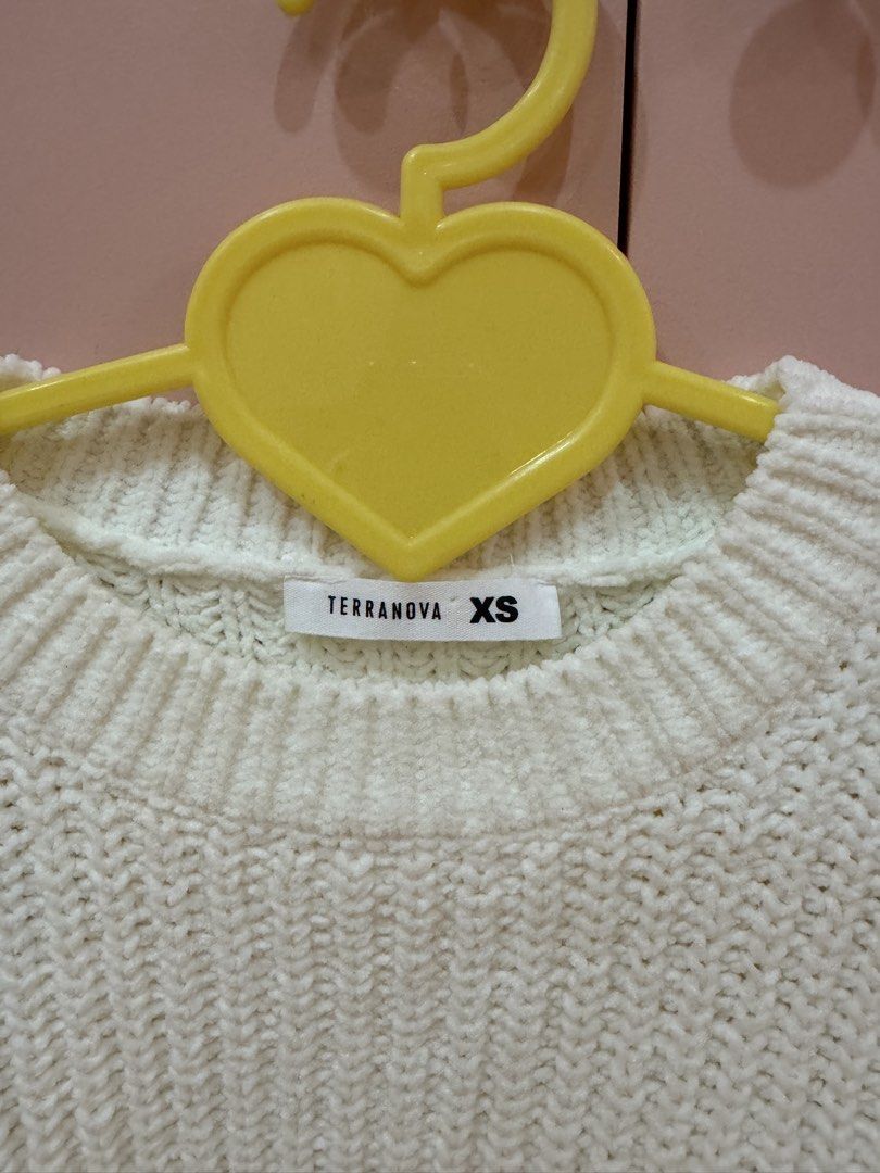 Stradivarius Oversized Knit Sweater (XS) (Category: Coats, Jackets and Outerwear) located in Bacolod City. Submitted by kimsob (Listing ID 1427846796, Image 2). Description: RFS: Decluttering Free SF (Ships from Bacolod via J&T).