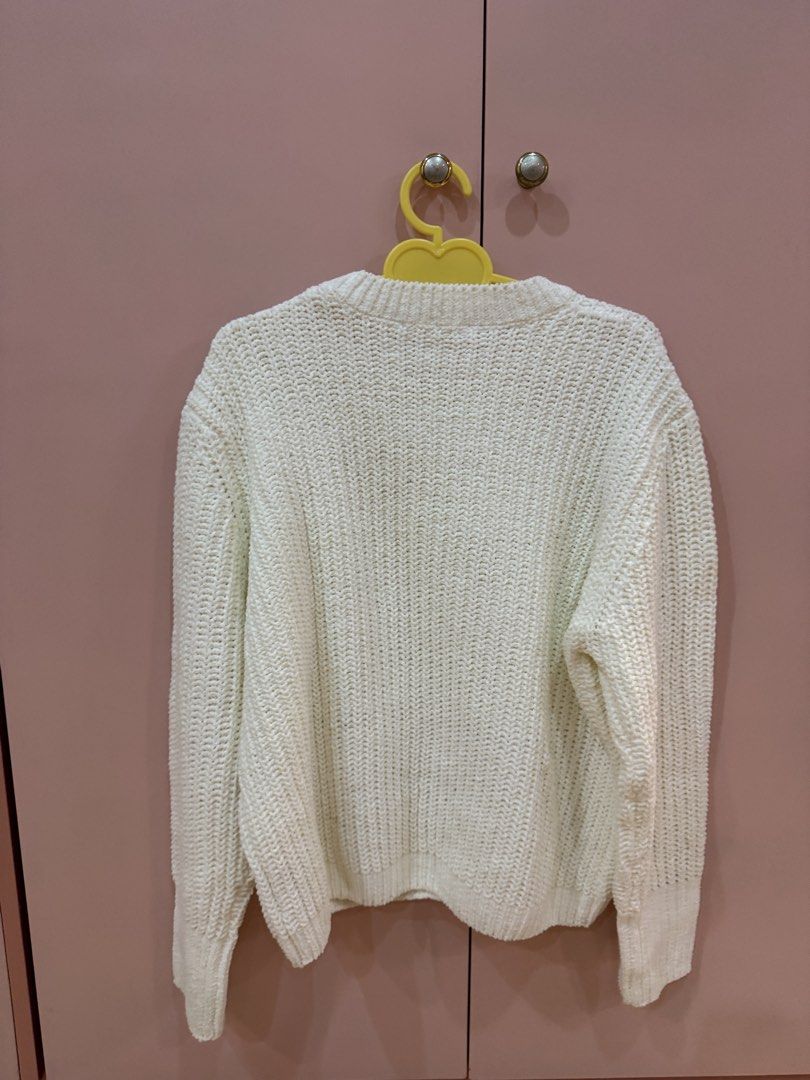 Stradivarius Oversized Knit Sweater (XS) (Category: Coats, Jackets and Outerwear) located in Bacolod City. Submitted by kimsob (Listing ID 1427846796, Image 3). Description: RFS: Decluttering Free SF (Ships from Bacolod via J&T).