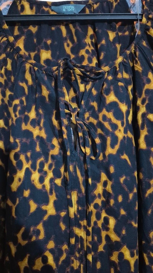 Terra & Sky Blouse Animal Print - 0X (Category: Blouses) located in Angeles City. Submitted by gtwear (Listing ID 1427846121, Image 1). Description: Terra & Sky blouse Animal Print- 0X Brandnew with tag mop: gcash loc: pampanga courier: J&T 🏷400+sf DM 📩.