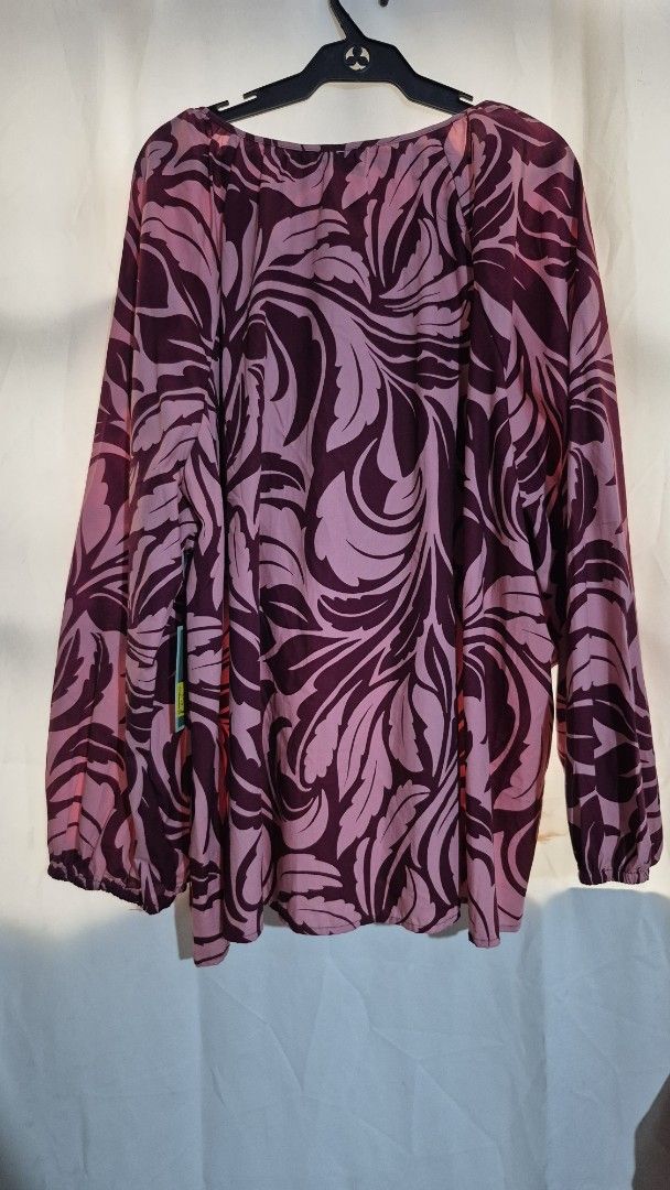 Terra & Sky Floral Blouse 2X (2pcs available) (Category: Blouses) located in Angeles City. Submitted by gtwear (Listing ID 1427802391, Image 2). Description: Terra & Sky Floral Blouse 2X (2pcs available) brandnew with tag 2X on tag mop: gcash loc: pampanga courier: J&T 🏷400+sf DM 📩.