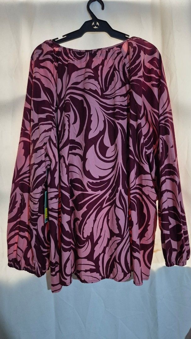 Terra & Sky Floral Blouse - 4X (Category: Blouses) located in Angeles City. Submitted by gtwear (Listing ID 1427846557, Image 3). Description: Terra & Sky Floral Blouse -4X brandnew with tag 4X on tag mop: gcash loc: pampanga courier: J&T 🏷400+sf DM 📩.