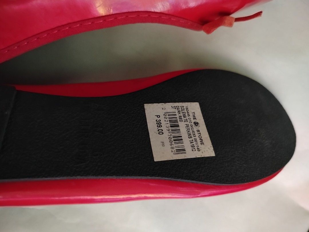 The SM Store Red Flats (Category: Flats & Sandals) located in Pasay City. Submitted by secondhandshop3 (Listing ID 1427811694, Image 2). Description: Brand New From 399 to 199.