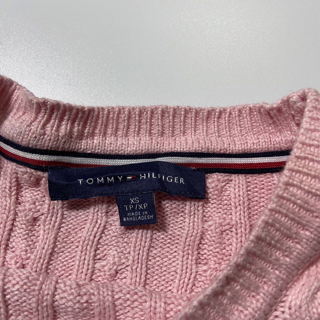 Tommy Hilfiger Cable Knit Sweater XS (Category: Longsleeves) located in Dueñas. Submitted by d1gidoll (Listing ID 1427926547, Image 2). Description: 18 x 22 needwash 10/10 color rate.