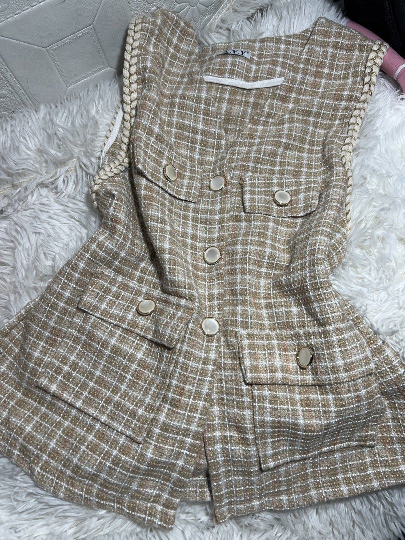 Tweed Vest with Gold Buttons (Category: Sleeveless) located in Manila. Submitted by moon_2026 (Listing ID 1427826758, Image 2). Description: Size-Medium to Large pwede naman sa small if gusto ng oversized vest.