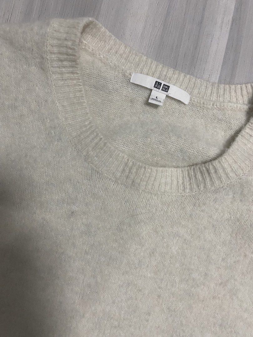 Uniqlo knitted boxy Sweater (Category: Coats, Jackets and Outerwear) located in Manila. Submitted by icesaacv (Listing ID 1427926645, Image 2). Description: Size Large Used Twice Boxy crop Negotiable.
