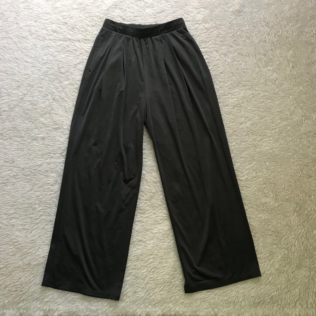 Uniqlo pants small silky black (Category: Other Bottoms) located in Mandaue City. Submitted by mayang07 (Listing ID 1427785215, Image 2). Description: Uniqlo ultra stretch active wide pants Silky black.