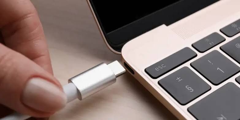 USB-C Laptop Charger for Sales.409596575750574082