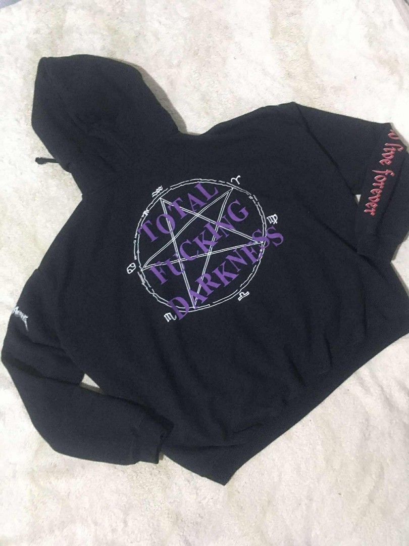 Vetements complete tags (Category: Activewear) located in Tagum. Submitted by urbanoadulajr (Listing ID 1427880005, Image 3). Description: Vetements complete tags X's to small to medium 26x27 As new Mine 2500.