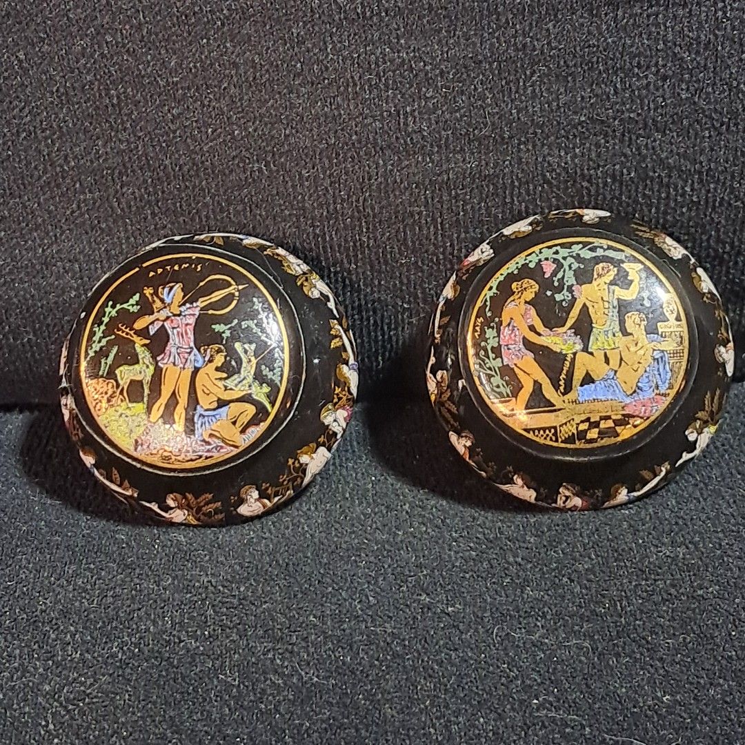 Vintage Ceramic Lidded Greek Solid Perfume Set of 2 (Category: Fragrance & Deodorants) located in Butuan. Submitted by fabchichub (Listing ID 1427792190, Image 1). Description: Vintage Greek Ceramic Lidded Perfume Pots – Set of 2 Add timeless elegance to your collection with this set of 2 vintage ceramic Greek perfume pots, beautifully crafted with black lacquer-style finish and intricate classical Greek scenes in gold and multicolor detailing. E
