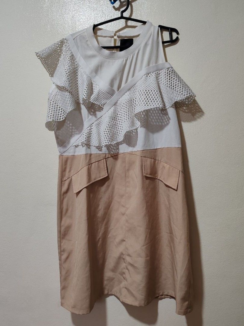 White and Beige Cold Shoulder Dress (Category: Dresses) located in Manila. Submitted by decluttermommma (Listing ID 1427828810, Image 1). Description: super nice can do lbc/ lalamove shipping location is angono/ qc.