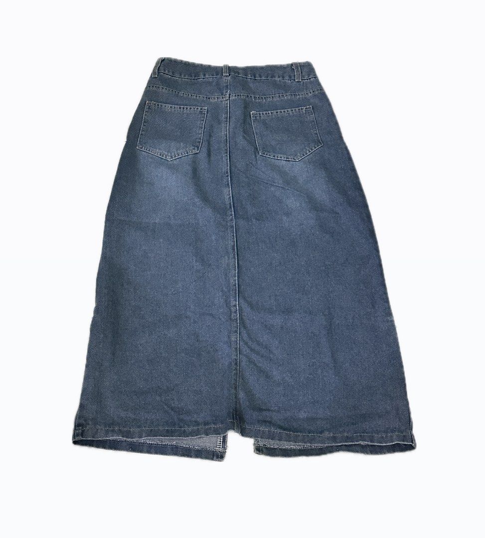 Y2k Denim Maxi Skirt with Front Slit (Category: Skirts) located in Angeles City. Submitted by n_cln (Listing ID 1427816284, Image 2). Description: - denim blue maxi skirt - washed only, never worn - size: M (can fit 26-28) - laid flat measurements (see pic).