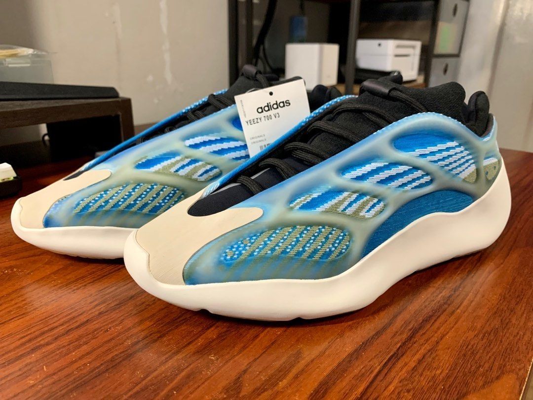 Yeezy 700 V3 "Arzareth" - G54850 (Category: Sneakers) located in Quezon City. Submitted by ncoga (Listing ID 1427917155, Image 2). Description: ✅ 10.5 US ✅ without Box ✅ canada release.