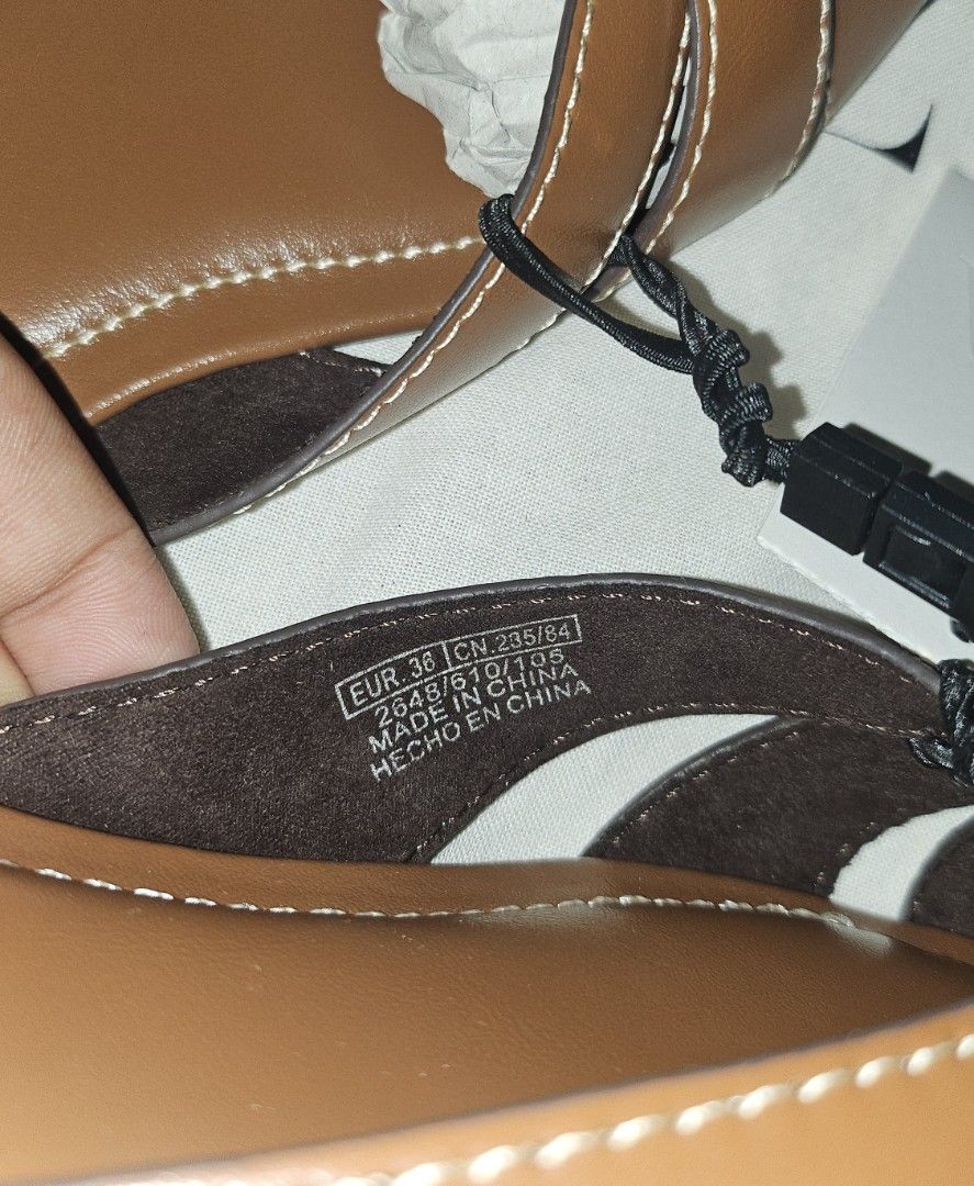 Zara Brown Leather Sandals Size 36 (Category: Flats & Sandals) located in Pamplona. Submitted by luxuryitems_ph (Listing ID 1427887468, Image 3). Description: Genuine Zara sandals in brown leather. Features a buckle detail and a comfortable design. Size 36, as indicated on the sole. Includes original tags & dust bag. The sandals are new and unworn. Original Price 🔖2.5k plus.