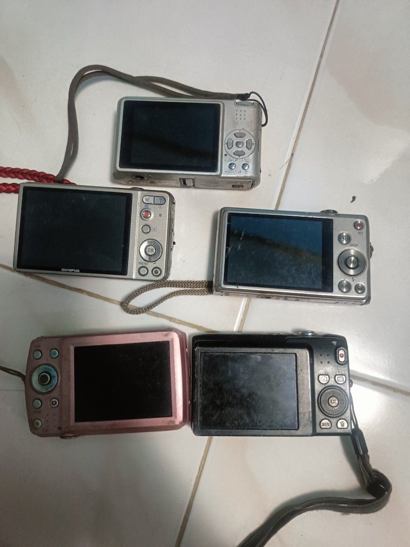 Take all Assorted Broken Digital Cameras and laptop (Category: Cameras) located in Quezon City. Submitted by mhinsunshine11377 (Listing ID 1428049390, Image 1). Description: I am selling 500 pesos per each but buy all for 1700 no charger and lens won't retract or stuck .. this is good for people who want to learn to fix a camera and flipp it into a higher profit meet up SM sucat or DLSU manila.