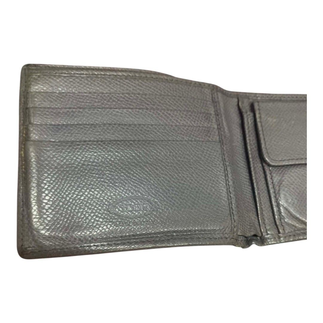 🌸 Bundle❗TODS & GUCCI Men's Wallet 🌸 (Category: Luxury Bags & Wallets) located in Bulacan. Submitted by saturday.ph (Listing ID 1428080816, Image 2). Description: Rare & Vintage 🌸💕 Both OG Made in Italy.