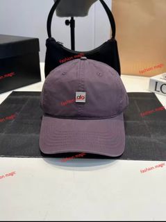 (Category: ) located in . Submitted by fashion.luxe (Listing ID 1427994364, Image 1). Description: .