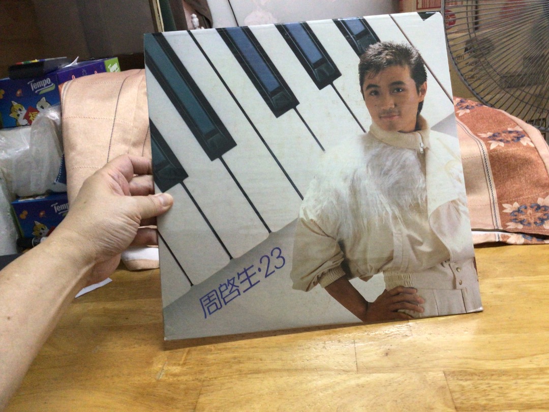 a941981 (A) 封套有黃斑 伸縮膠封住 全新未拆 周啓生 23 舊版 黑膠 Dominic Chow 12” Vinyl LP On ...