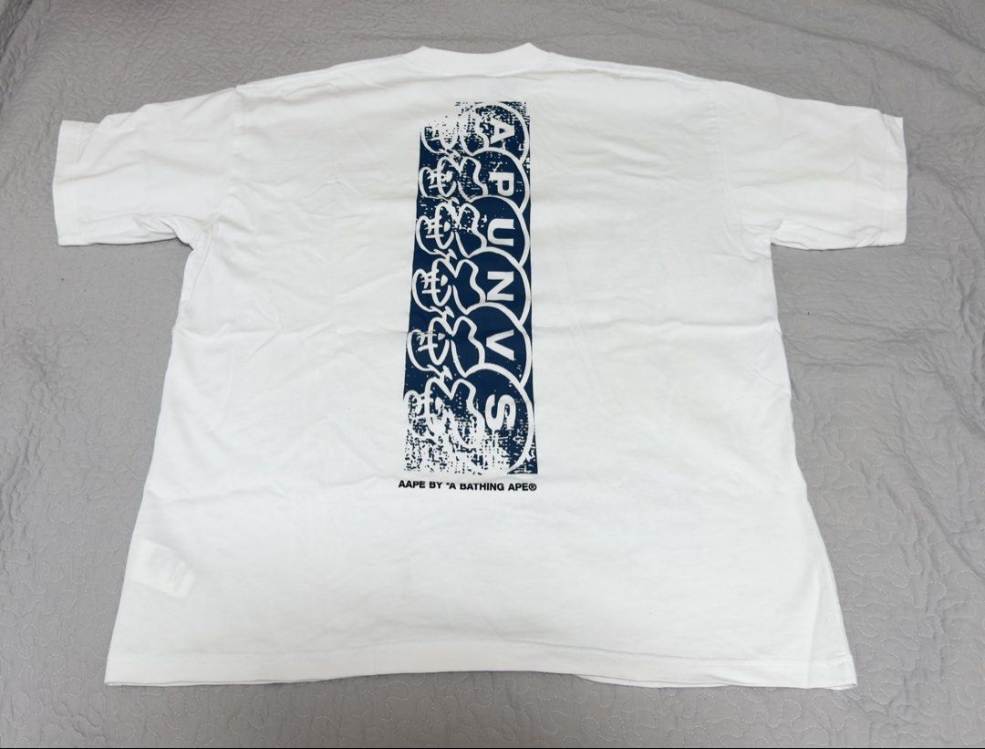 AAPE （分類：T-shirt、恤衫、有領衫）位於 Hong Kong。 由 wbnjlee 提交（商品編號 1428051676，圖片 7）。簡介： AAPE T-shirt ，新淨，少著，兩件白色加 size XL ，灰色size L 比較大件。 三件打包一齊出售 HK$ 650 包郵。