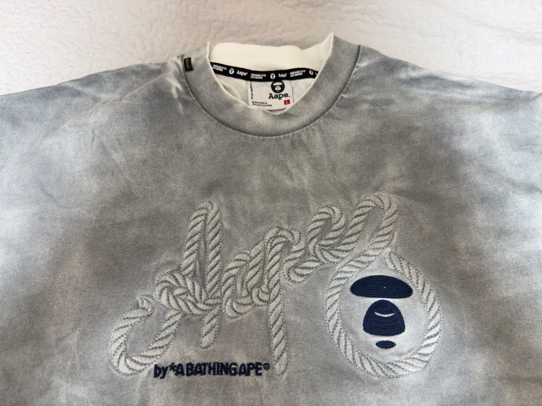 AAPE （分類：T-shirt、恤衫、有領衫）位於 Hong Kong。 由 wbnjlee 提交（商品編號 1428051676，圖片 3）。簡介： AAPE T-shirt ，新淨，少著，兩件白色加 size XL ，灰色size L 比較大件。 三件打包一齊出售 HK$ 650 包郵。