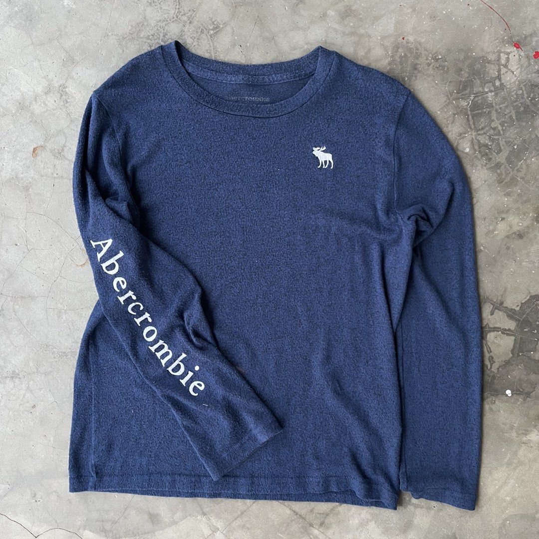 Abercrombie Long Sleeve Shirt (Category: Longsleeves) located in Legazpi City. Submitted by tigredest.tropez (Listing ID 1428019307, Image 1). Description: Navy blue long sleeve shirt from Abercrombie. Features the brand name printed on the left sleeve and a small moose logo on the chest. The shirt has a crew neck and a regular fit. Perfect for casual wear. Dimes: 18.5 x 24.