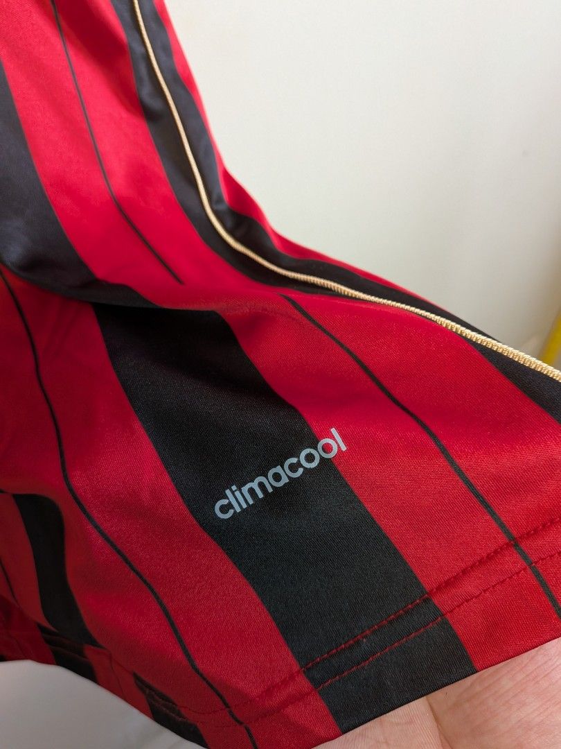 Adidas AC Milan Balotelli Jersey (Category: Tshirts & Polo Shirts ) located in Paniqui. Submitted by fndrs.kprs.ph (Listing ID 1428047436, Image 2). Description: Fly Emirates Football jersey Size on tag: Medium 20x28 Color rate: 10/10 Excellent Condition No flaws.