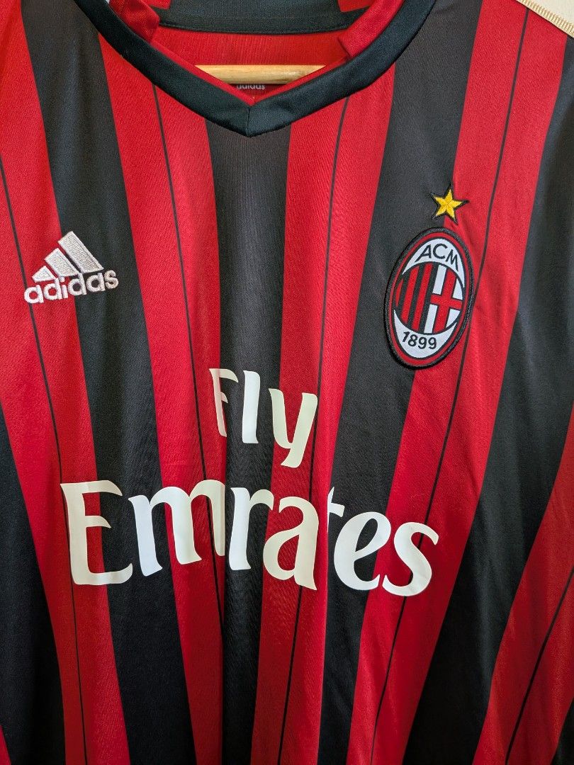 Adidas AC Milan Balotelli Jersey (Category: Tshirts & Polo Shirts ) located in Paniqui. Submitted by fndrs.kprs.ph (Listing ID 1428047436, Image 3). Description: Fly Emirates Football jersey Size on tag: Medium 20x28 Color rate: 10/10 Excellent Condition No flaws.