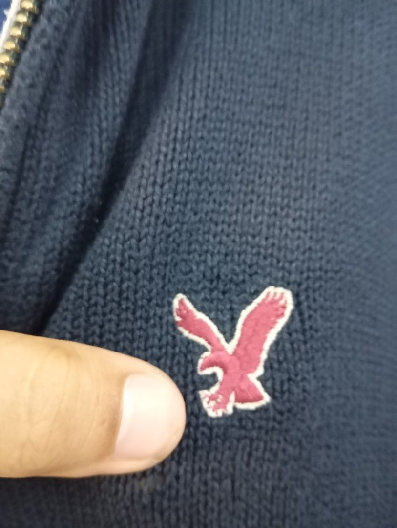American Eagle Outfitters Quarter Zip Sweater (Category: Coats, Jackets and Outerwear) located in Quezon City. Submitted by deexsorianino.09 (Listing ID 1427980022, Image 3). Description: 22x28 dimes American eagle quarter zip 950 no issue.