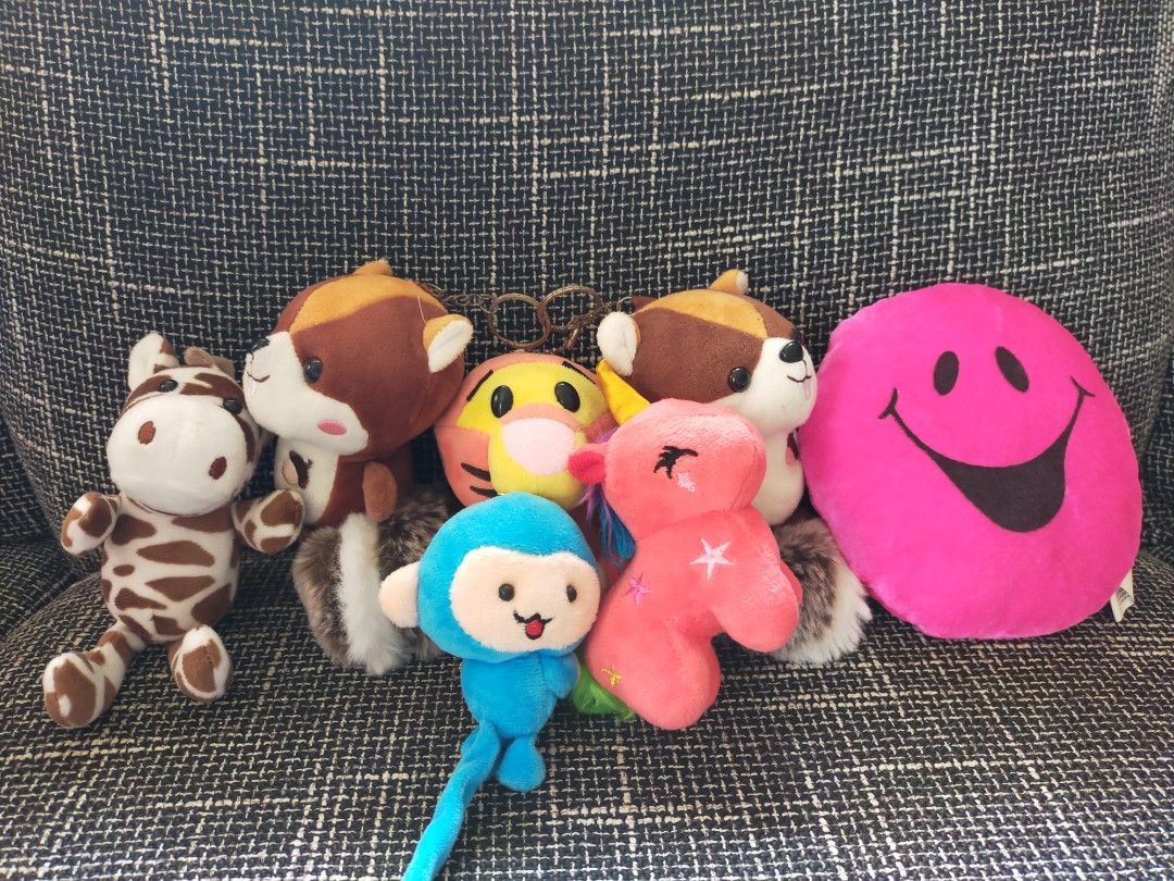 Assorted Plush Toys (Category: Plushies & Soft Toys) located in Manila. Submitted by reecarts (Listing ID 1428067682, Image 3). Description: ₱ 150 each bundle + sf sold as bundle only, strictly no choosing, some with minimal stains and no chains but plush are all in good conditions Can choose from BUNDLE 1-4 or take all dm for more inquiries.