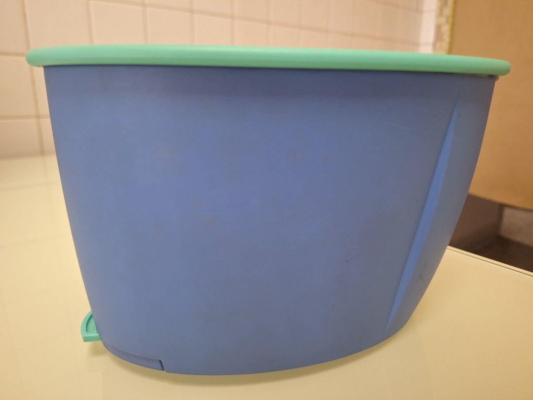Authentic tupperware (Category: Everything Else) located in Singapore. Submitted by librantea (Listing ID 1427947757, Image 3). Description: can meet up at mrt station or platform. timing can be discuss. All for $8..