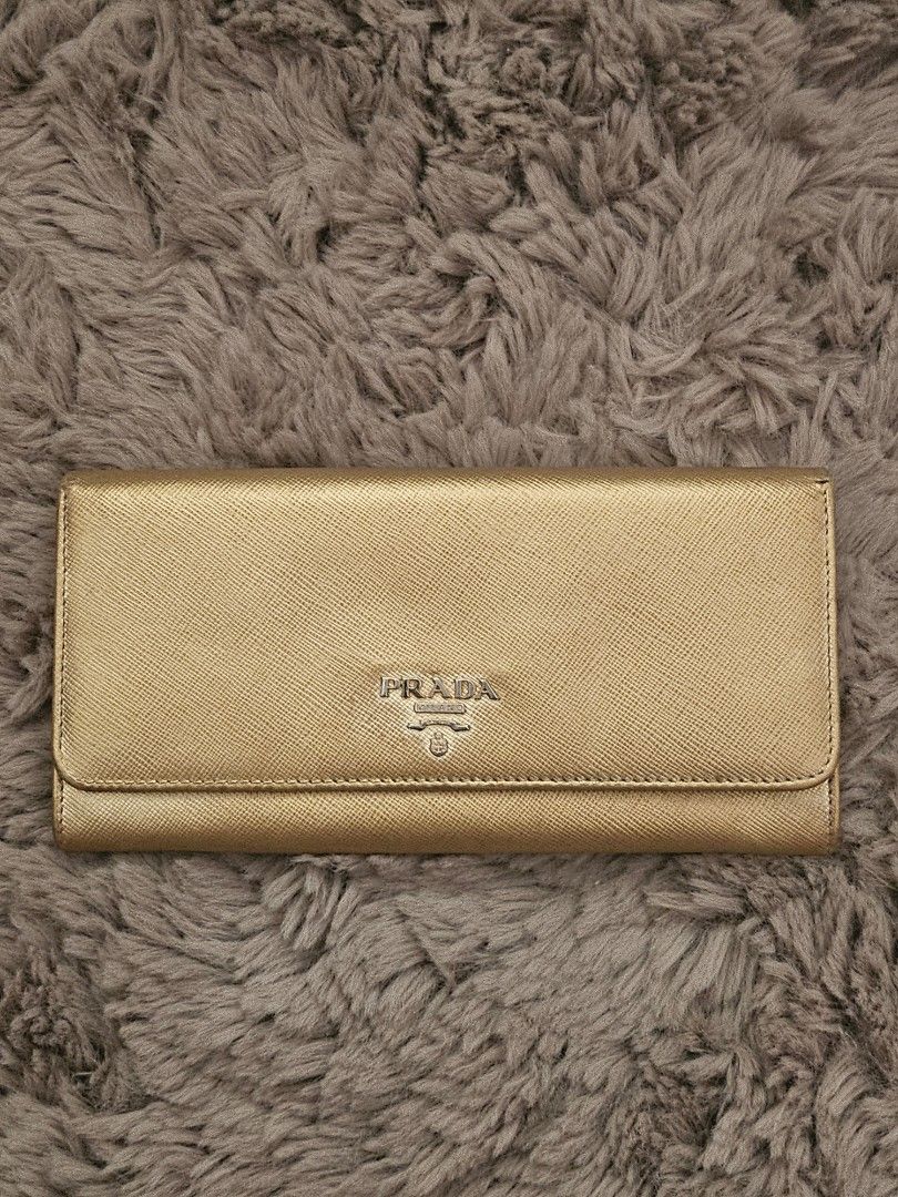 Authentic Wallet Bundle - Prada Gucci & Kate Spade [Vintage - Project Items] (Category: Luxury Bags & Wallets) located in Antipolo. Submitted by frostymmer (Listing ID 1428008931, Image 2). Description: bundle for Php 3,200 only All authentic Old and used hence, selling low.