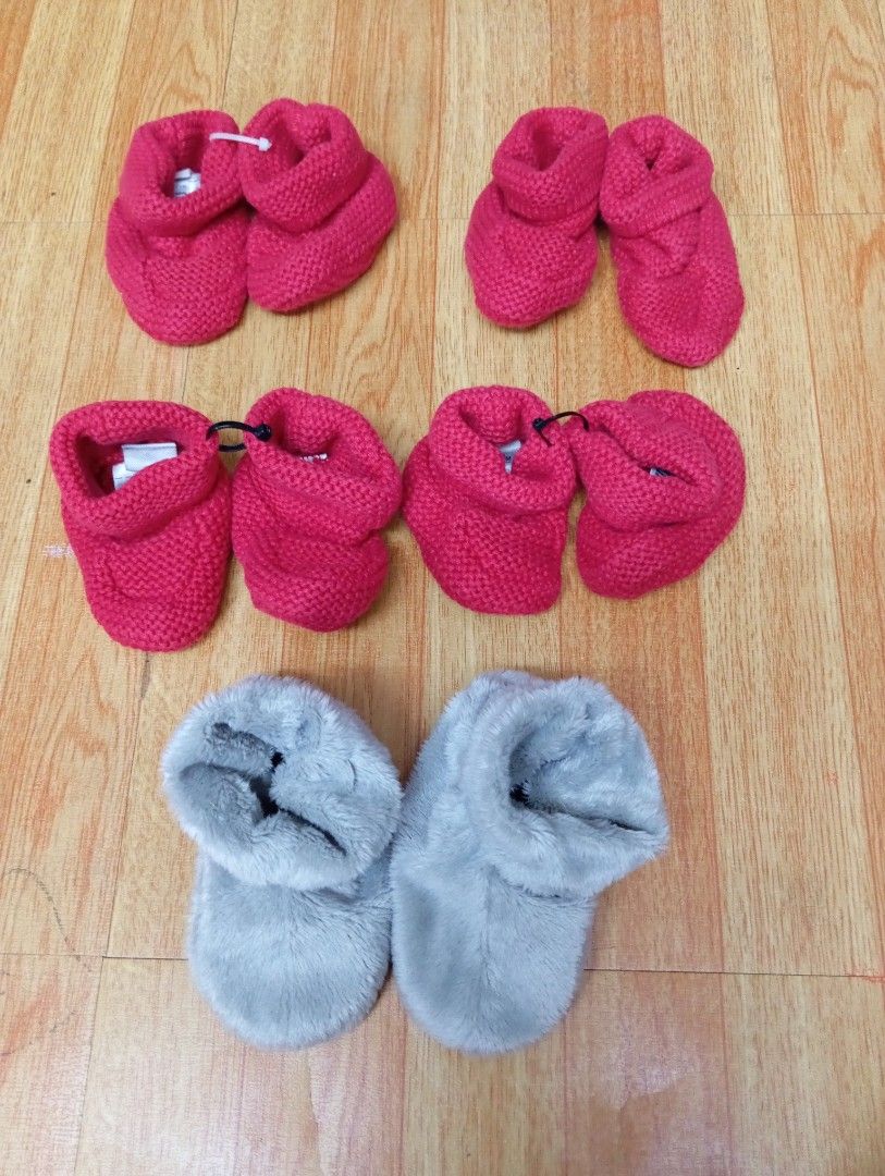 BabyGap Baby Booties 3-6 Months knitted booties Bundle (Category: Babies & Kids Fashion) located in Caloocan City. Submitted by SummersClozet (Listing ID 1428075513, Image 1). Description: ❤️Made from high-quality materials. 👉 Needs washing, naalikabukan. 👉Selling as bundle. P250 pag isa lang. ❎No Return, No Exchange, No Refund. For fast transactions, ping me @ 0916-2524312.