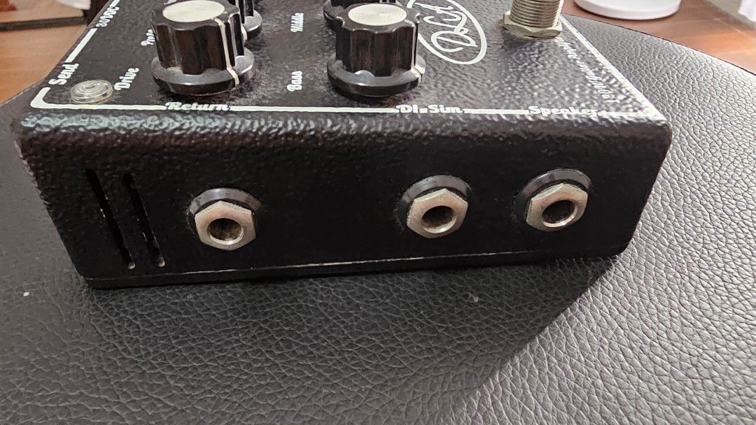 Baroni Lab DLA 120 (Doug Aldrich) Amplifier (Category: Musical Instruments) located in Las Pinas. Submitted by fohngee (Listing ID 1428015364, Image 3). Description: Doug Aldrich signature guitar amplifier in pedal form by Baroni Labs. 120 watts, can power 4x12 2 channel, clean and high gain Drive, EQ, Master volume controls Effects loop Built-in cab sim, can plug directly to interface with no cabinet Item is in very good physical and functional 