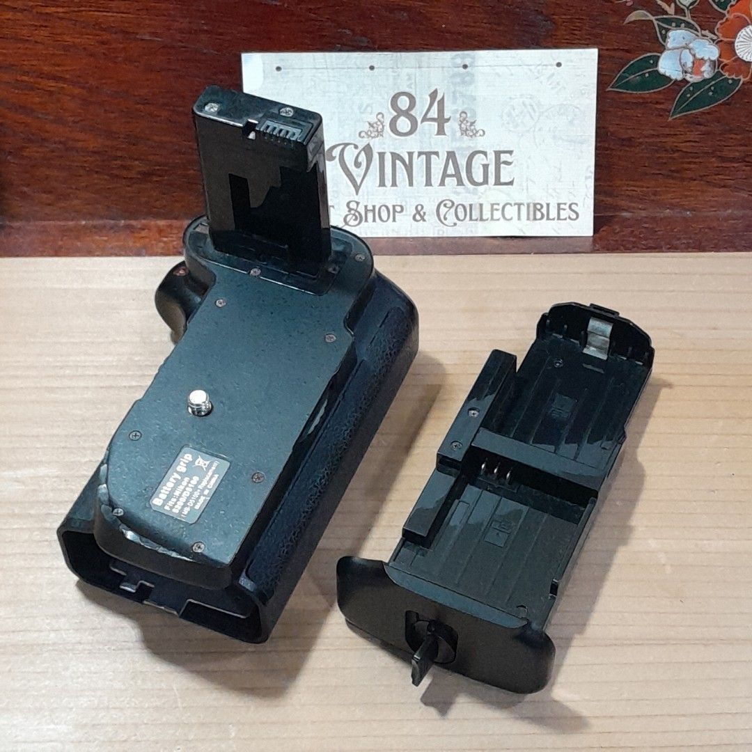 Battery Grip for Nikon 5200/D5100 (Category: Batteries & Chargers) located in Las Pinas. Submitted by 84vintage (Listing ID 1428039402, Image 1). Description: Battery grip compatible with Nikon 5200 and D5100 cameras. .