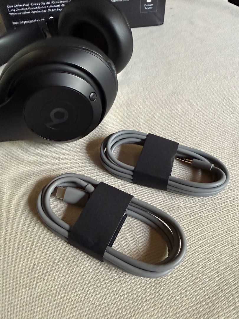 Beats Studio Pro Wireless Headphones — Black (Category: Headphones & Headsets) located in Mabalacat. Submitted by lkp99 (Listing ID 1428018859, Image 2). Description: Beats Studio Pro Wireless Headphones — Black Used - Like New, pristine condition Price: 17,000 Retails at ₱18,990.00 (bought last year) What's included: Beats Studio Pro Wireless Headphones unit Box Carrying case USB-C to USB-C cable for charging and audio 3.5mm analog audio cable Q