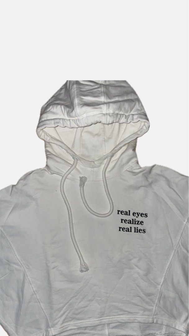 BeFree Revival Cropped Hoodie (Category: Coats, Jackets and Outerwear) located in Manila. Submitted by earlonashow (Listing ID 1427970437, Image 2). Description: W 22 (left to right hem) L 18.