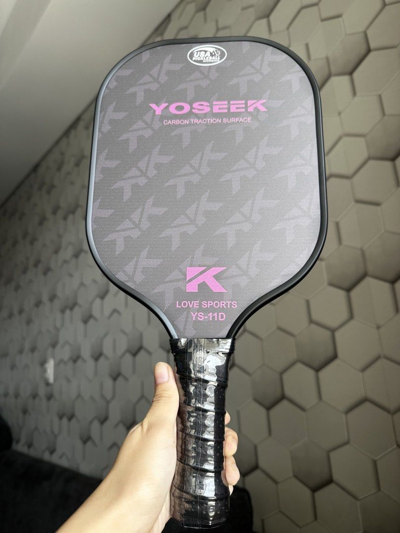Black Pink Yoseek Pickleball Paddle (Category: Racket and Ball Sports) located in Cagayan de Oro. Submitted by thepickleballseller (Listing ID 1427968896, Image 2). Description: black pink themed high quality pickleball paddle Honeycomb Core good for beginners 14mm paddle.