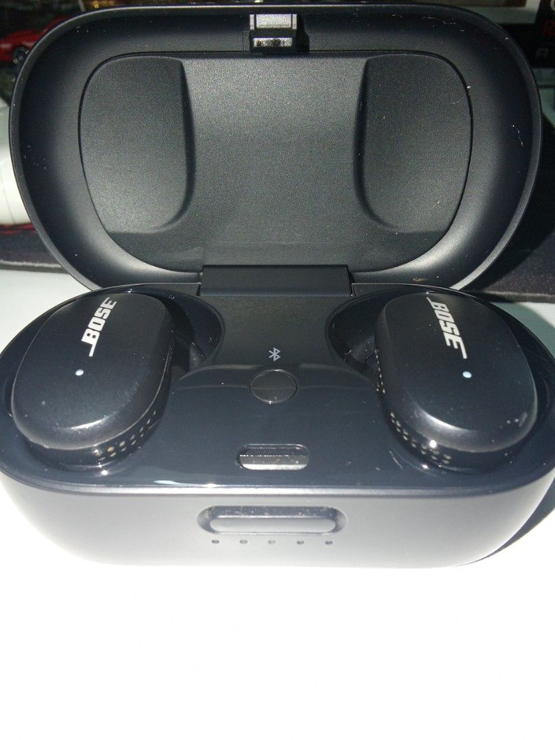 Bose QuietComfort Earbuds (Category: Earphones) located in Bacoor. Submitted by francisnuts (Listing ID 1428058234, Image 3). Description: Working, Pairing, Genuine NOTE - Weird wind sound on left earbud. Unnoticeable when audio is playing. 2.7 hrs listening time Buy at your own risk.